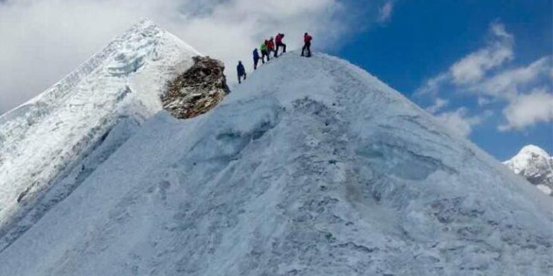 Laboche East Peak Climbing